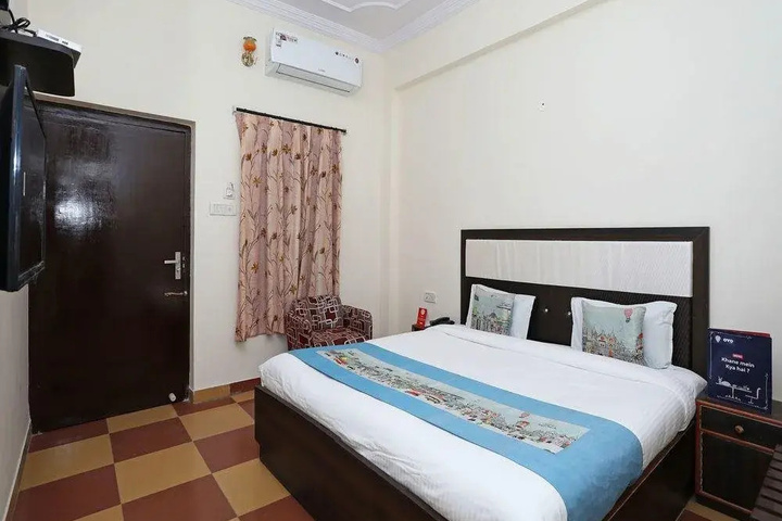 Room 5 of 14