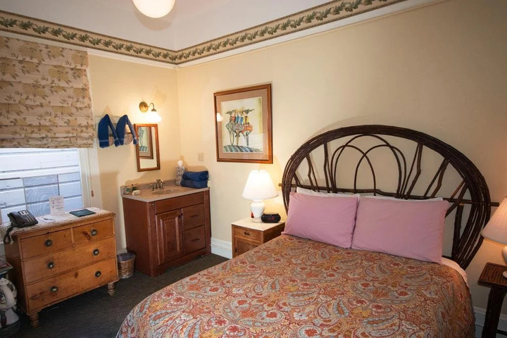 Room 6 of 6