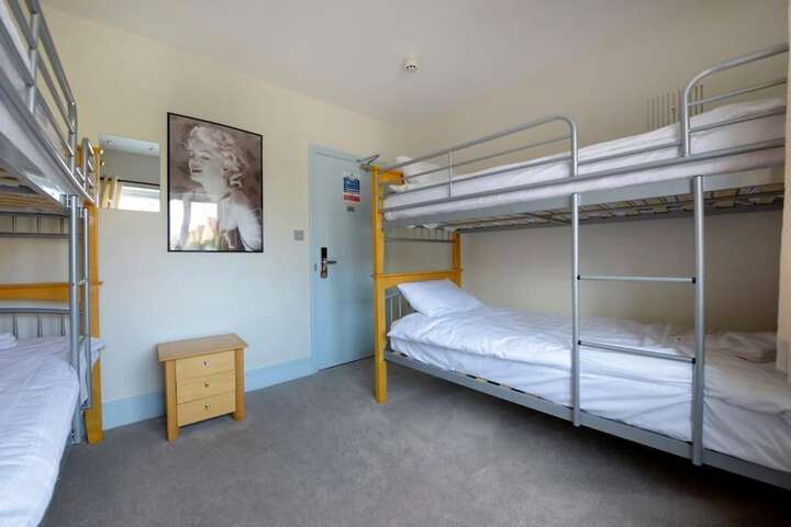 Room 6 of 39