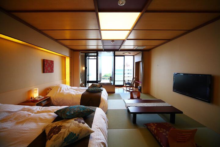 Room 27 of 184