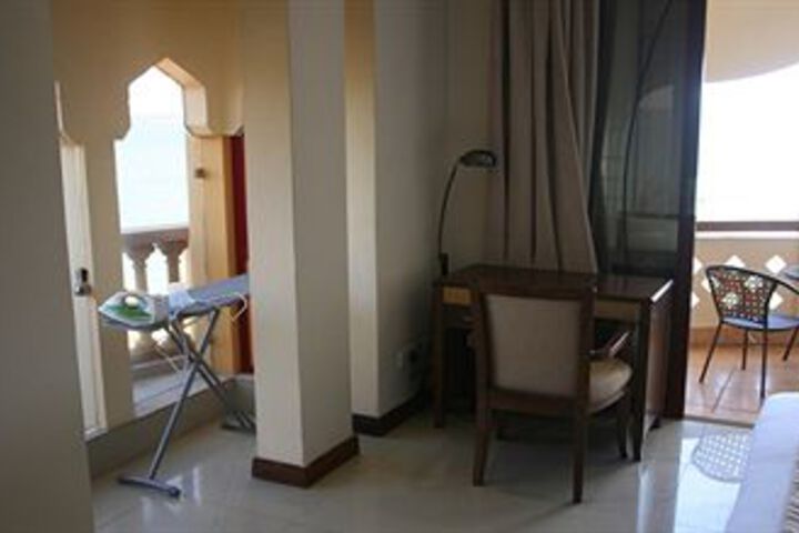 Room 13 of 32