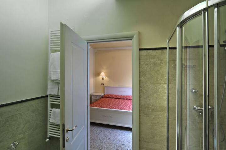 Room 16 of 25