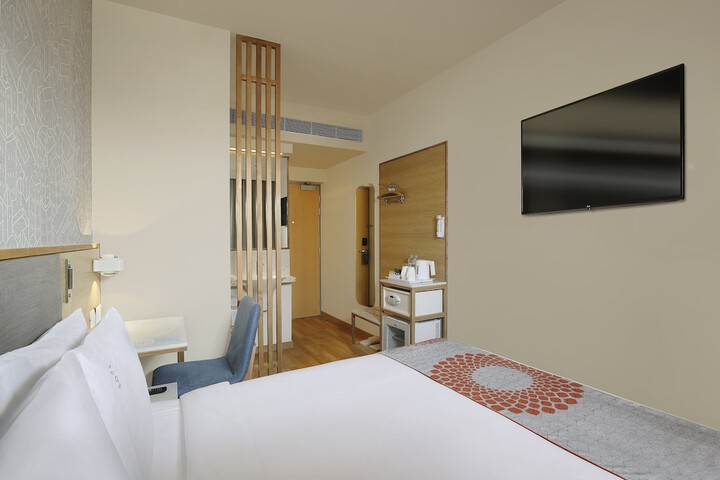 Room 5 of 56