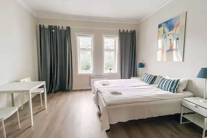 Room 6 of 30