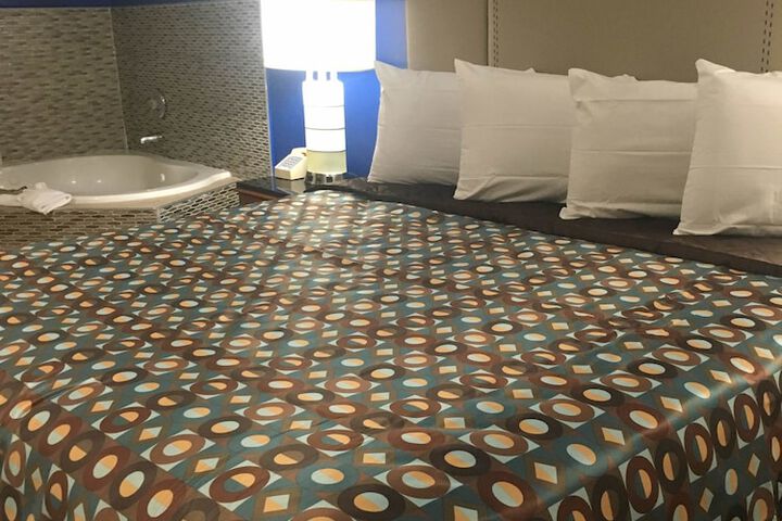 1 King Bed (7 of 17)