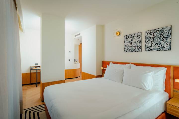 Room 12 of 113
