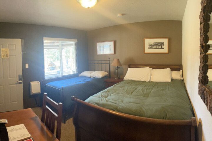 1 Queen Bed (23 of 47)