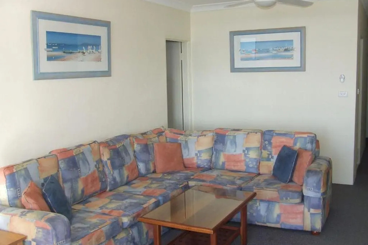 Room 2 of 10