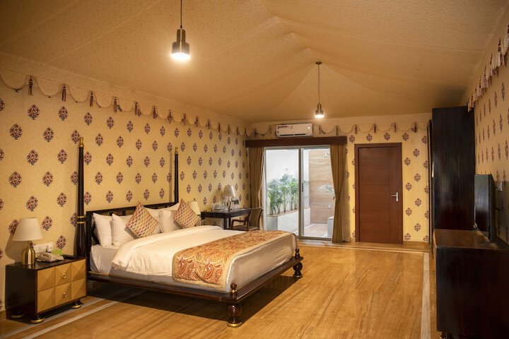 Room 5 of 81