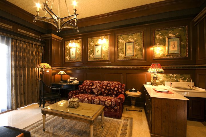 Room 9 of 39