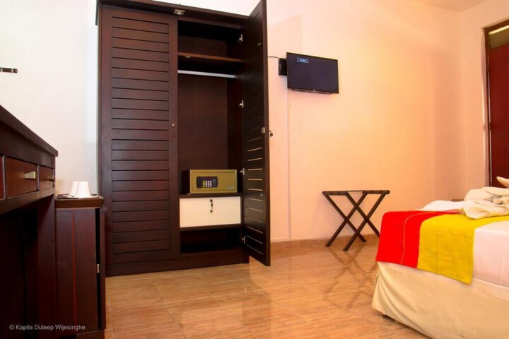 Room 13 of 31
