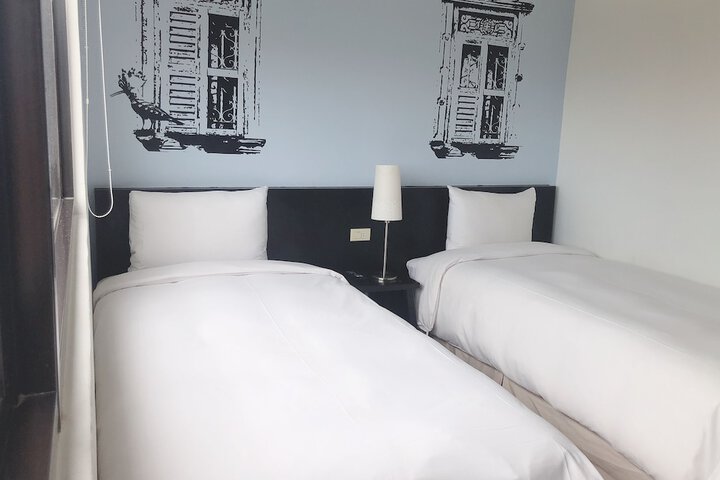 Room 13 of 20