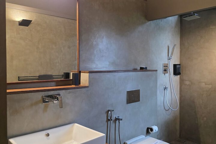 Room 8 of 20