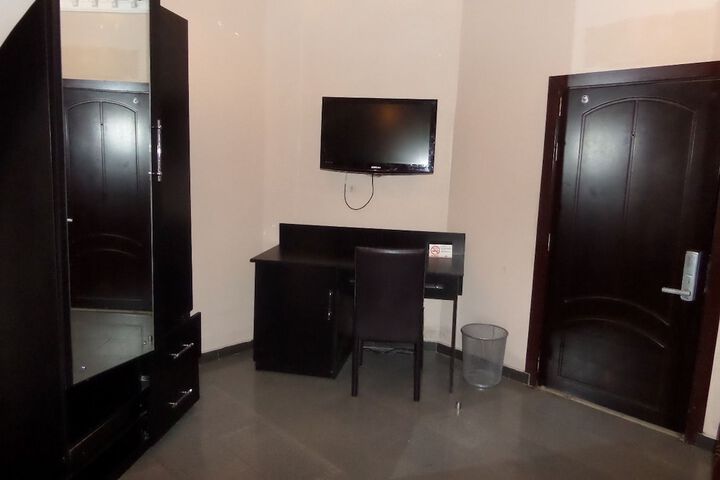 Room 10 of 57