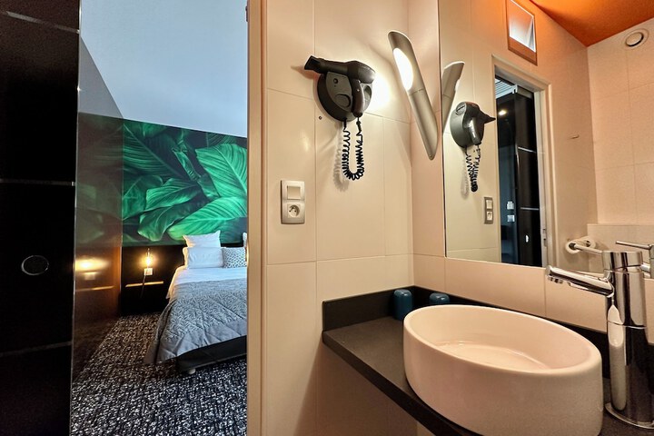 Room 44 of 74