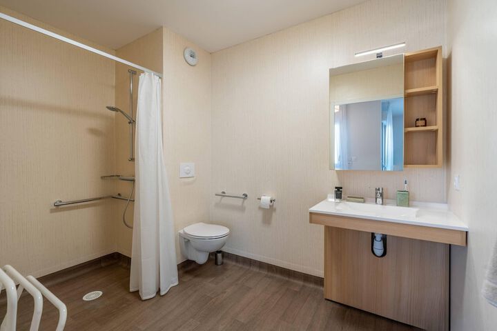 Room 9 of 28