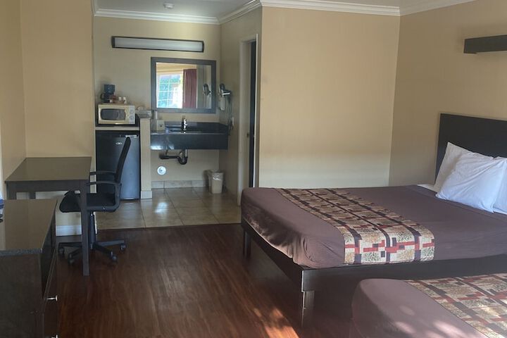 Room 2 of 6