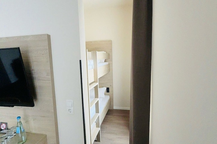 Room 13 of 22