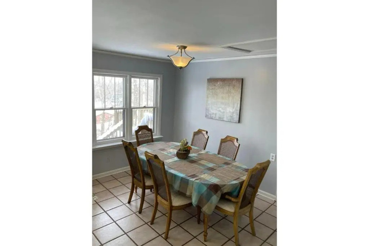 Dining 18 of 18