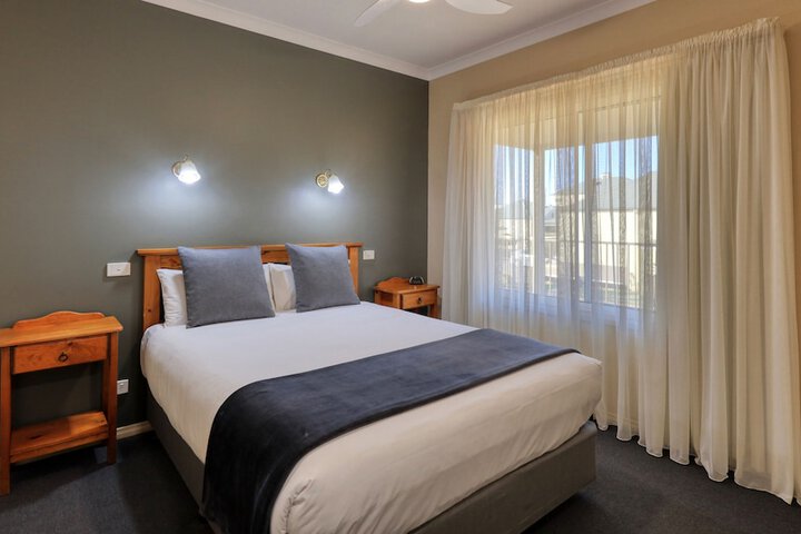 Room 8 of 50