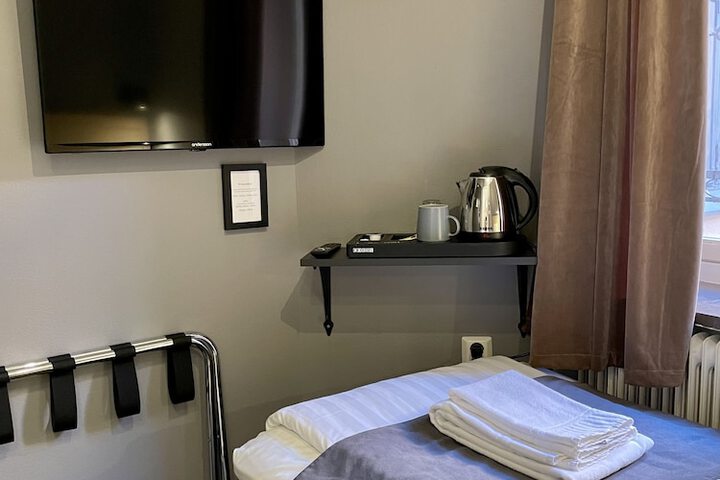 Room 34 of 149
