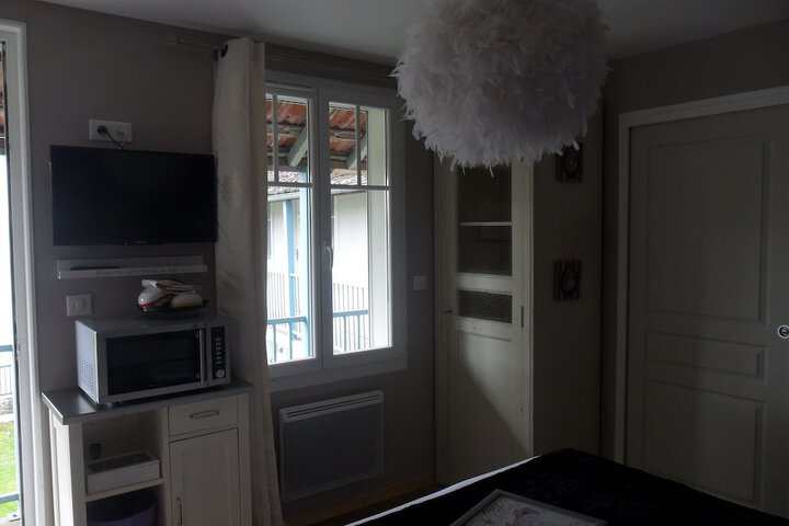 Room 6 of 16