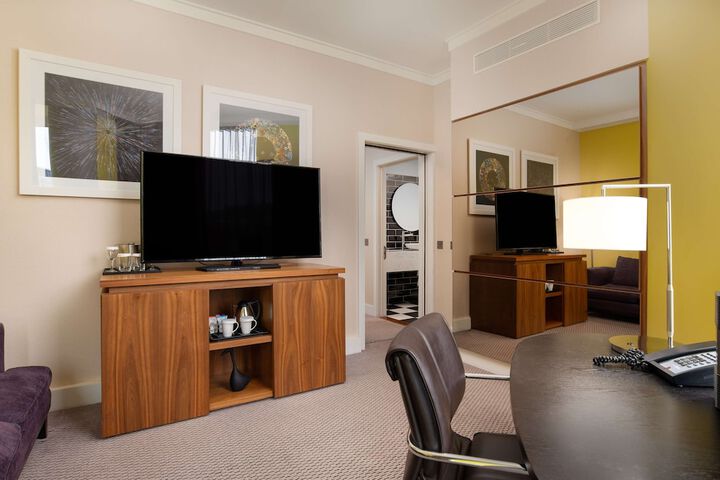 Room 8 of 103