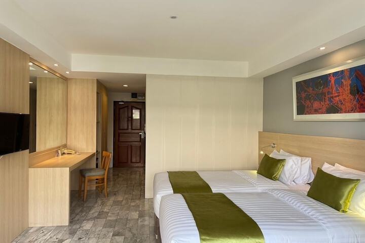 Room 13 of 35