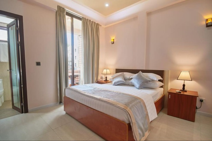 Room 10 of 32
