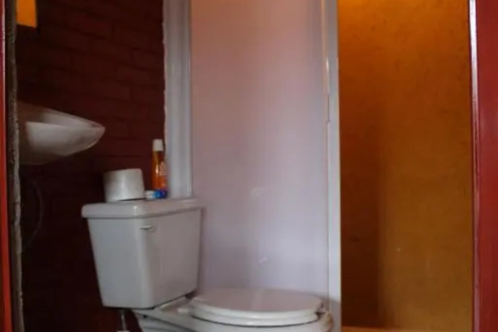 Room 5 of 10