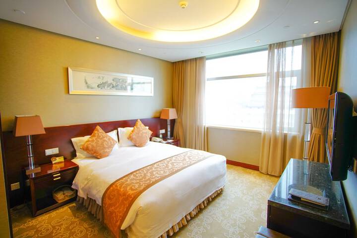 Room 7 of 33