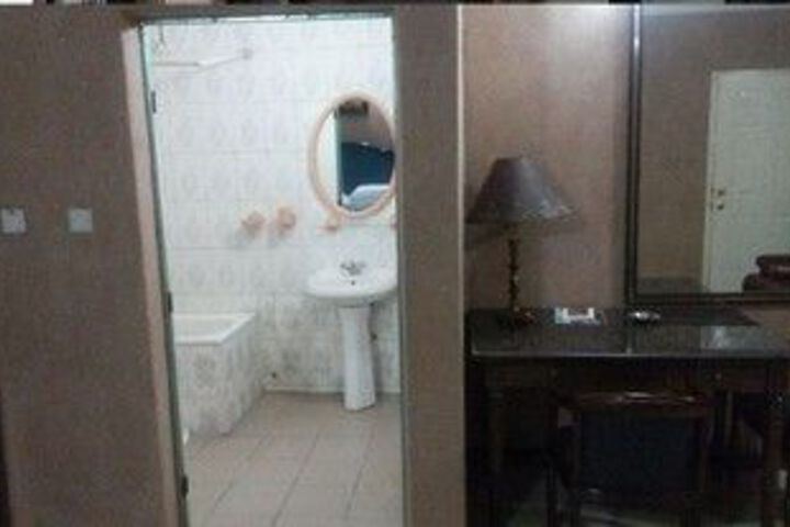 Room 6 of 45