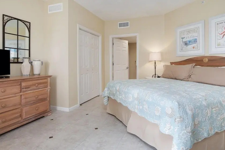 Room 6 of 35