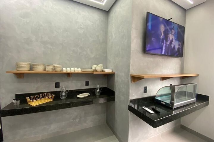 Dining 2 of 6