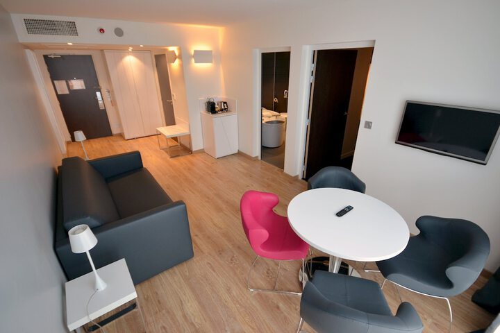 Room 20 of 173
