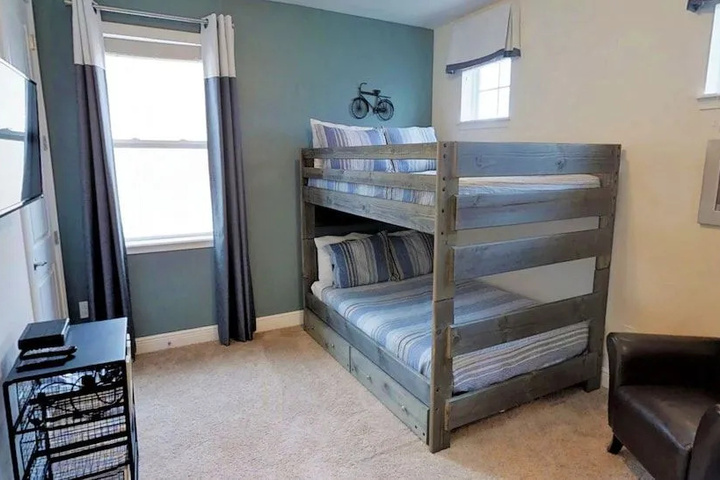 Room 12 of 18