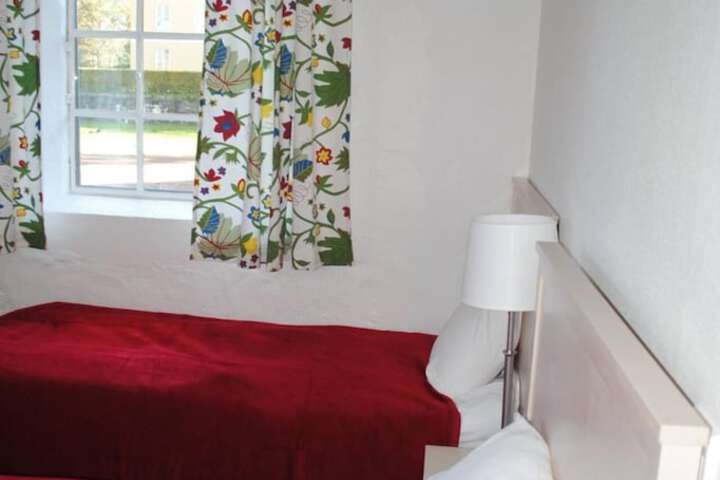 Room 6 of 33