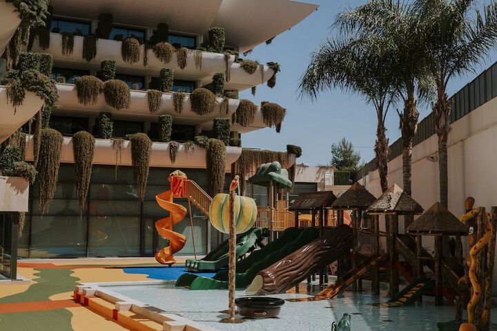 Pools & Facilities
