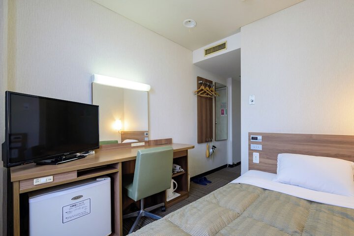 Room 6 of 83