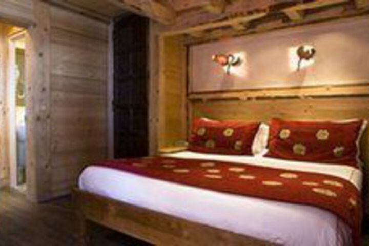 Room 27 of 73