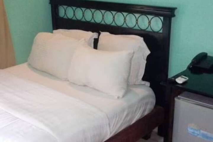 LAGOON CREST HOTEL