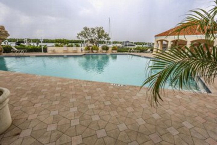 Pool 21 of 34