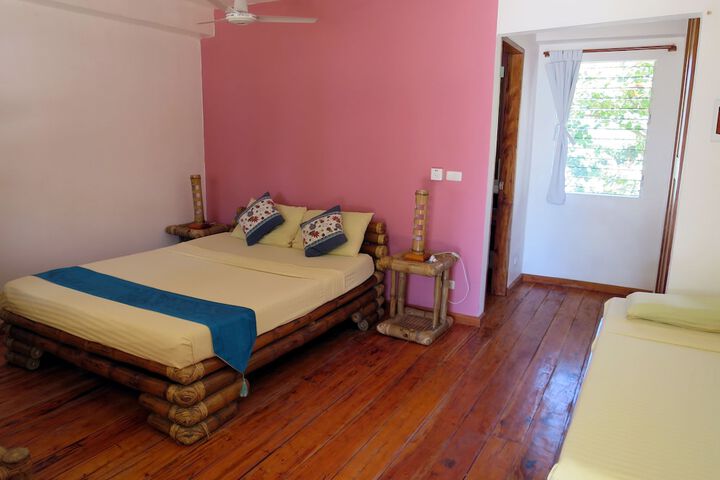 Room 28 of 81