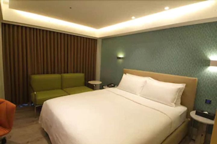 Room 26 of 64