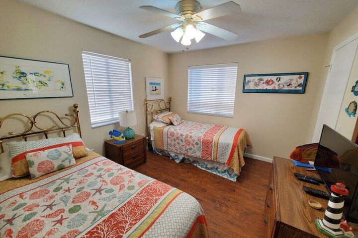 Room 4 of 35