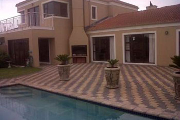 Hotel Exterior 4 of 40