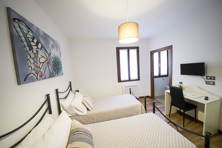 Room 26 of 63