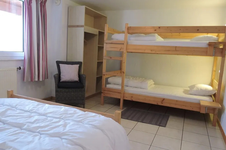 Room 4 of 10