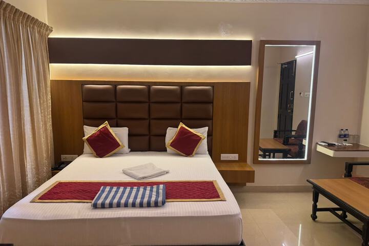 Room 5 of 18