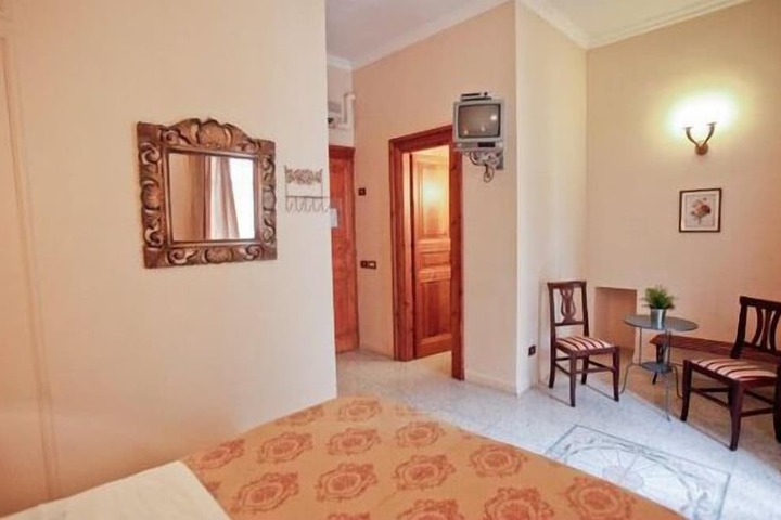 Room 21 of 32